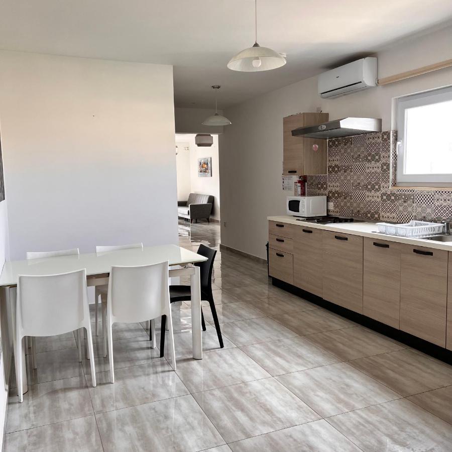 F3 Room 2, Private Room Two Single Beds Shared Bathroom Msida Ngoại thất bức ảnh