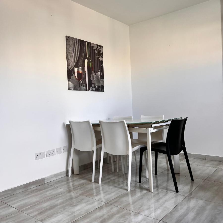 F3 Room 2, Private Room Two Single Beds Shared Bathroom Msida Ngoại thất bức ảnh